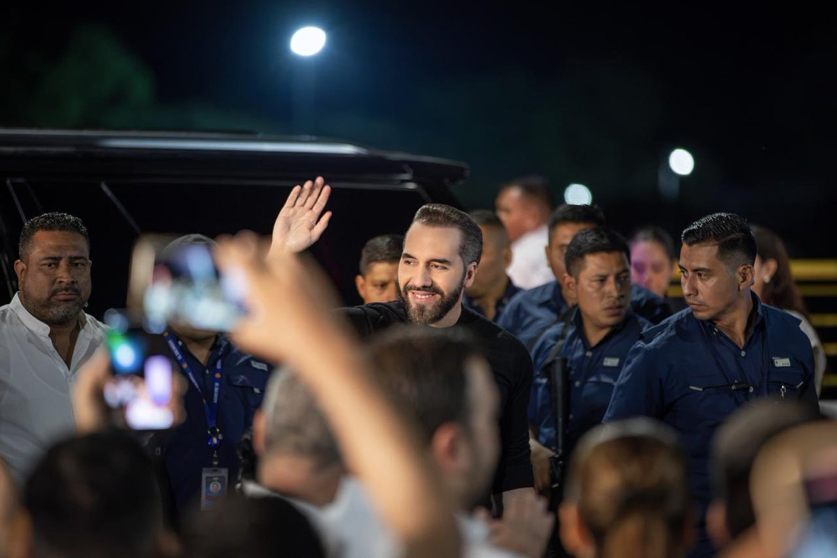 PresidenciaSV's tweet photo. El Presidente @nayibbukele ha inaugurado el nuevo puente Binacional General Manuel José Arce, ubicado en la frontera La Hachadura–Pedro de Alvarado, entre El Salvador y Guatemala, el segundo puente más largo del país. 🇸🇻 https://t.co/daSNevJrtN