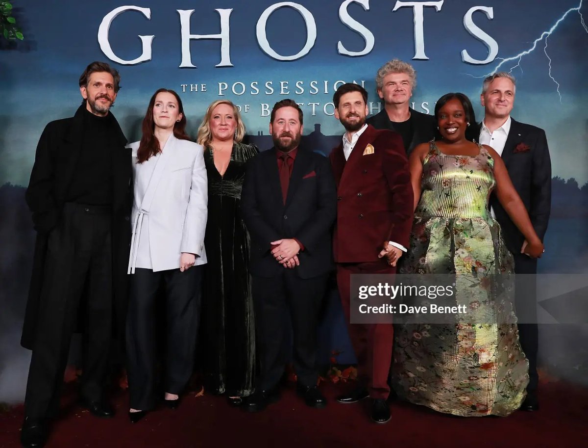 vvampirate's tweet photo. Ghosts cast https://t.co/lhjQiV30uA
