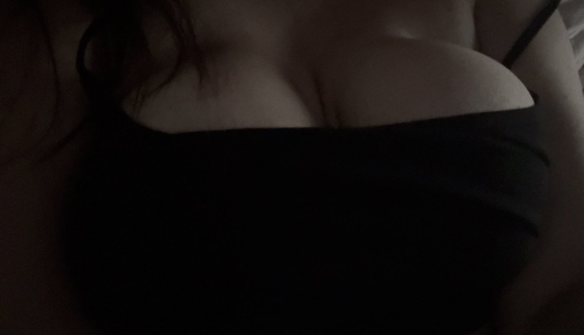 xLizx19's tweet photo. I wish ppl who loved boobs would interact w me I love showing them off :33 #nsfw #nsfwtwt #cnc https://t.co/v7UFzK5d9u
