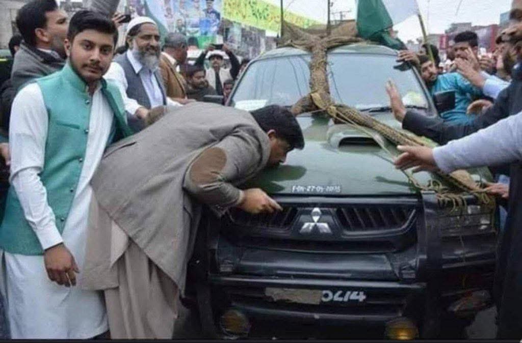 MuhammaddNawaz's tweet photo. پاک فوج میں چالیس سپاہیوں کی بھرتی کے لیے اشتہار دیا گیا، لیکن چھ ہزار سے زیادہ لوگ ٹرائل کے لیے آئے۔
ہر پاکستانی کی خواہش ہے کہ وہ پاک فوج میں شامل ہو، کیونکہ پاک فوج سے محبت ہر پاکستانی کے دل میں رچ بس گئی ہے اور رگ رگ میں شامل ہو چکی ہے۔
ہر پاکستانی یہ چاہتا ہے کہ وہ بھی پاک فوج کا حصہ بنے۔ یہ عزت اللہ تعالیٰ نے پوری دنیا میں صرف پاک فوج کو ہی عطا کی ہے۔
پاک فوج زندہ باد 🇵🇰 ♥️
@OfficialDGISPR