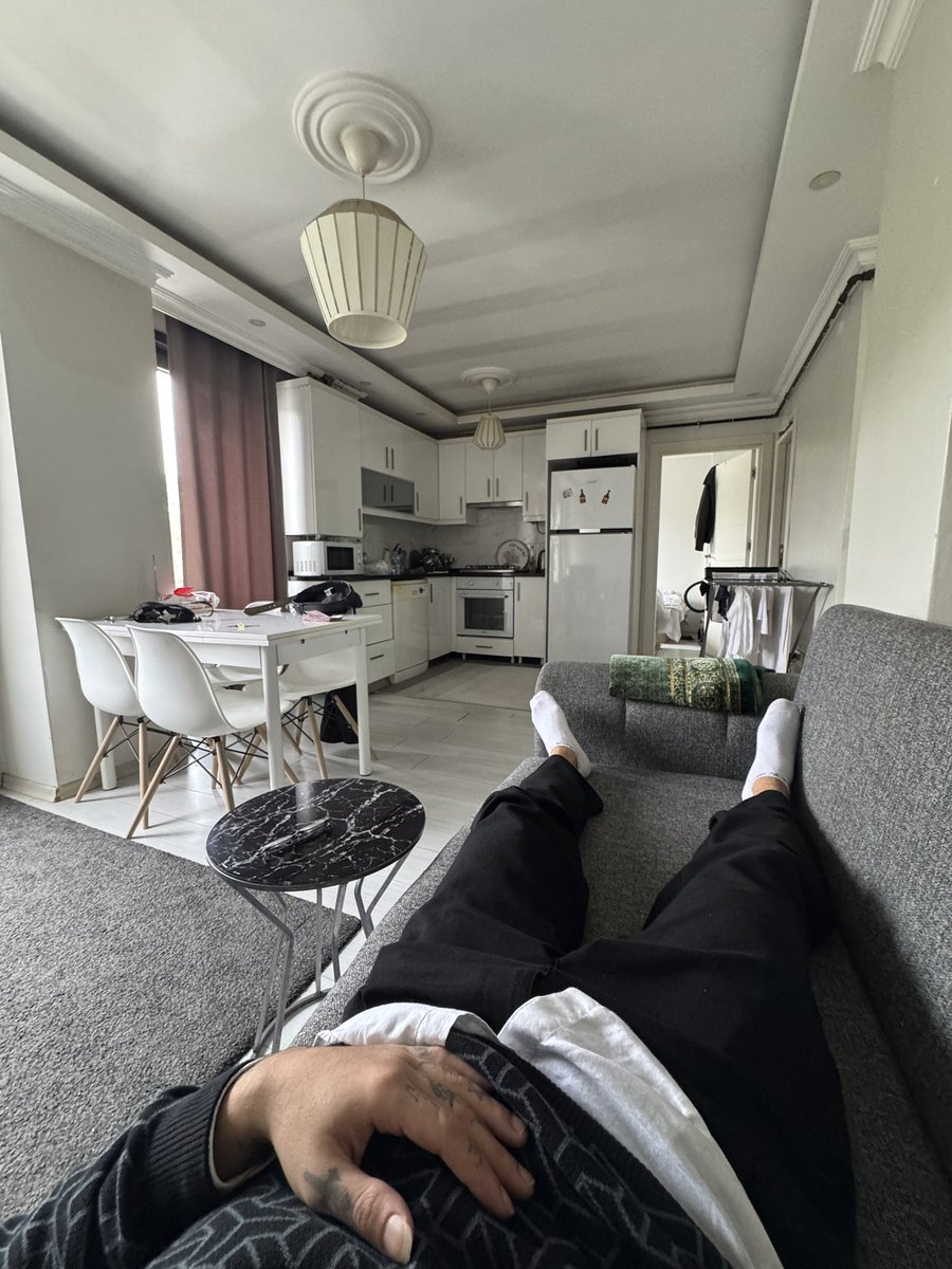 Serhat_tekinnn's tweet photo. İstanbul uyutmuyor yağmur selden #yağmur #sel #istanbul #şişli #sokakhayvanları https://t.co/QCaea5tD9V