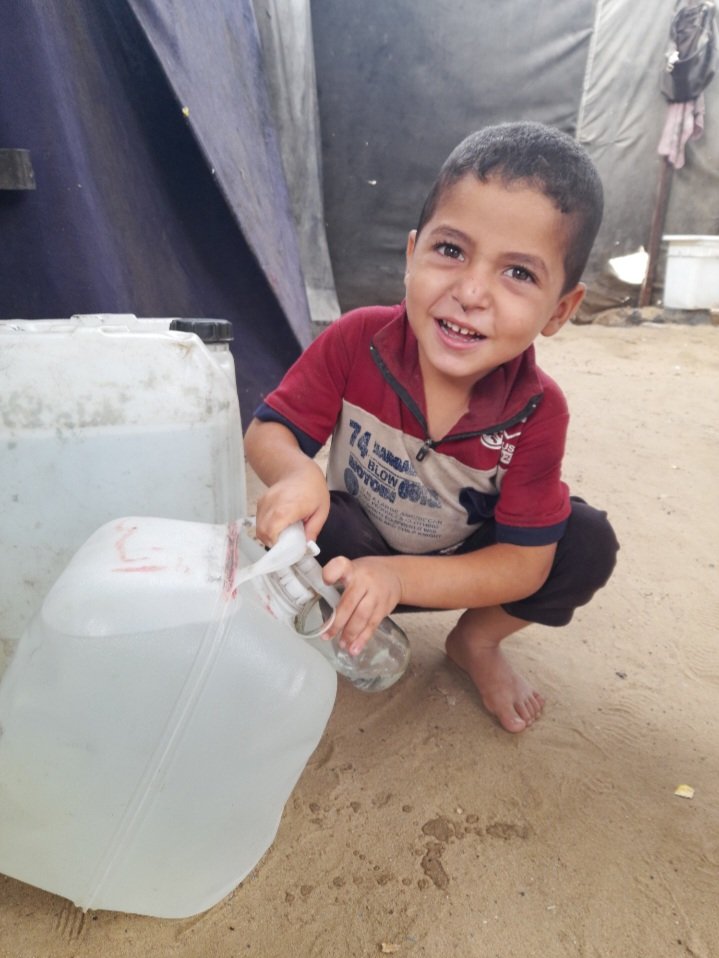 anas___1990's tweet photo. My children and I live in Gaza—a place that is harsh, day in and day out—and we struggle to secure even the most basic necessities amidst these difficult conditions.
Please, reach out a helping hand and assist us.
https://t.co/StRCQ2BGpn https://t.co/pyuR3QteEH