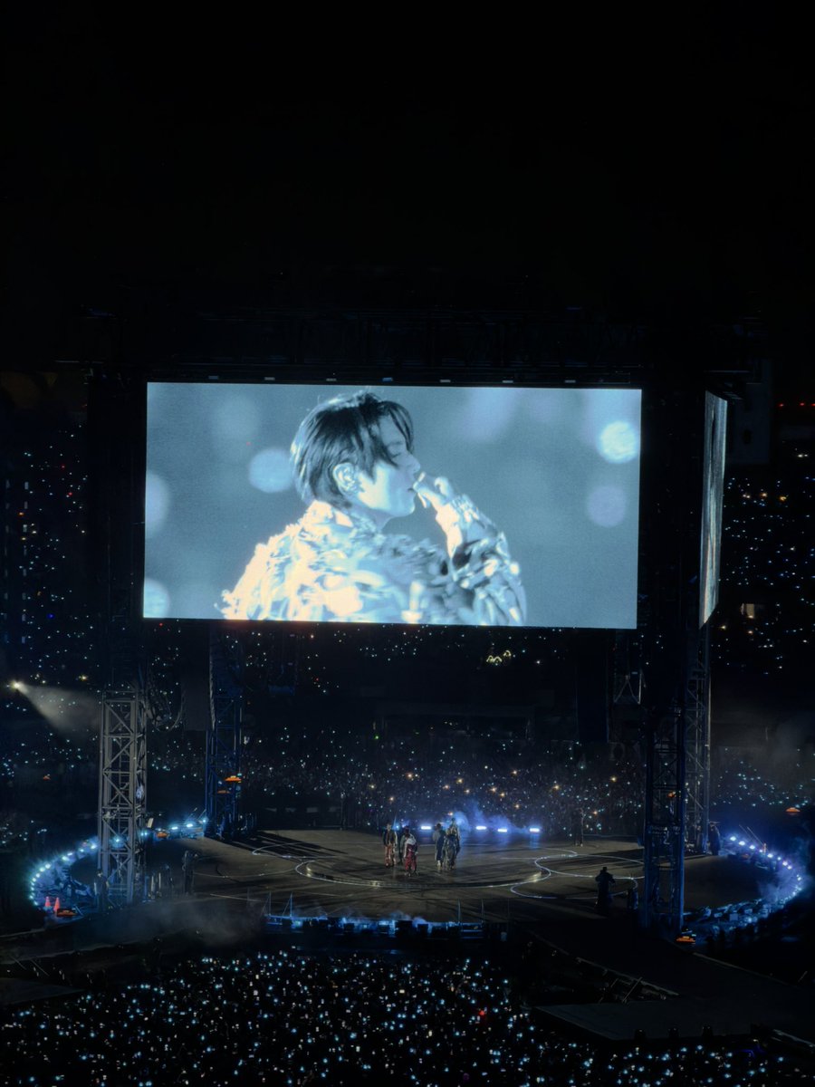 amuuyiri's tweet photo. la pantalla es MUY pequeña para estadios grandes LATAM SÍ NECESITABA LAS PANTALLAS LATERALES, ni siquiera nos dieron fuegos artificiales, las entradas no fueron baratas, no entiendo https://t.co/2ENuqvHFn5