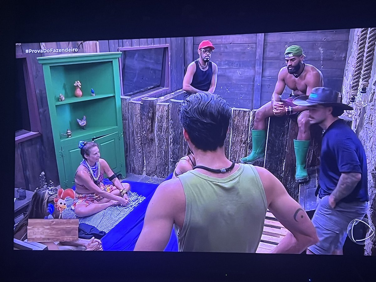 lucasslukao's tweet photo. Vergonha alheia 🤡 #AFazenda https://t.co/9ozuWc1Ra4