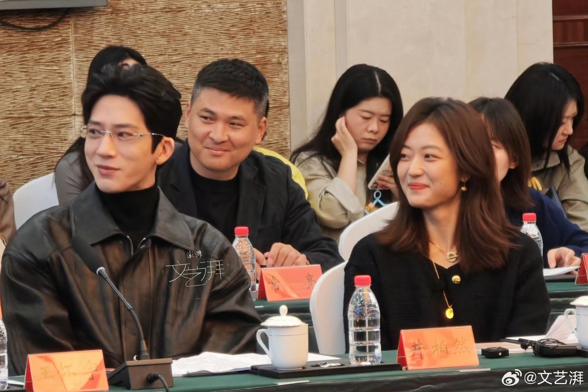 sunqiandaily's tweet photo. 261015 Sun Qian and Jing Boran attended the seminar following the success of their drama, #TheEarlySpring 💛

#SunQian #孙千 https://t.co/Tj0foBPuzS