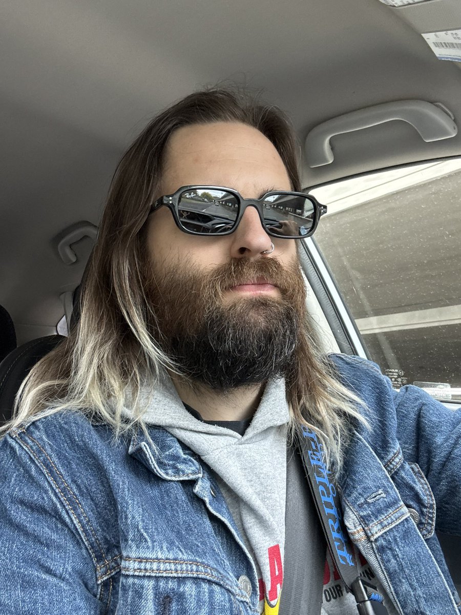 staightedgedilf's tweet photo. Trying to be a Jean jacket guy https://t.co/tlMtwLdbof