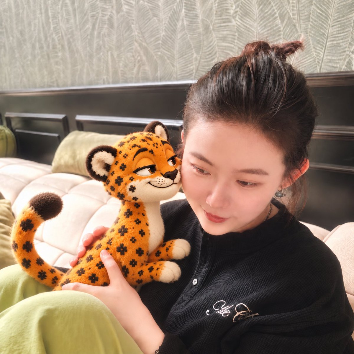 kajiweb3's tweet photo. 昨天鼠标光标在输入栏闪了很久。

想说的话很多，删删改改，最后还是决定今天正式跟大家汇报，

卡姐有幸加入由 Gate Ventures 投资的社交化交易平台 @baodotla 担任豹拉大使~ 🐆

这段时间一直有很强的不满足感，做了这么久 Web3，发现最让我兴奋的，还是研究市场、发现 Alpha、亲手验证交易逻辑的时候。

最近也陆续在线下见了很多朋友，聊产品、聊交易、聊市场变化，逐渐有了答案。

未来我会带着大家一起研究打狗和合约市场，分享自己在豹拉上发现的信号和交易策略，并持续收集每个用户的使用反馈。

为什么是豹拉？

信号聚合+自建，豹拉把全网的 Callouts 都整理在广场了，每条喊单有具体的平台来源，和 KOL 同车情况，一键就能跳转买入。

跨平台关注车头账号，FOMO、X、Pump 等喊单内容和战绩清晰汇报，网页版和 App 都能随时随地跟单。找我开通 60% 现货 & 合约手续费返佣，一个月省出一辆法拉利。

新身份，新开始。市场这么热闹，我怎么舍得只在台下看戏。

接下来，带大家一起豹富。🐆