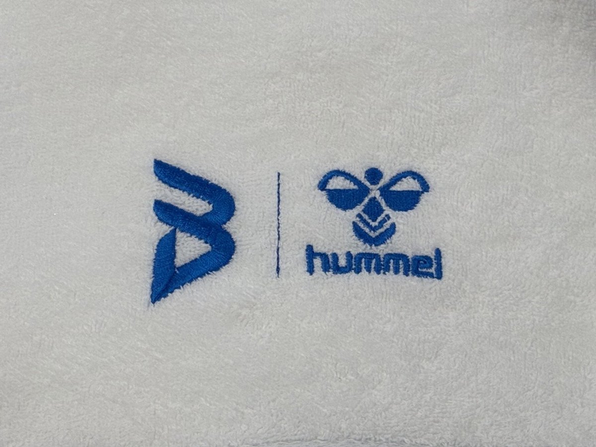 OSAKA__BLUTEON's tweet photo. 🔷ブルテオン情報🔷
大阪ブルテオン オーセンティック「bio Towel」新発売📣✨

選手が試合で使用する「bio Towel」を数量限定で商品化👏👏

植物由来の素材を活用した環境配慮型タオルで、優れた抗菌・防臭性能とやわらかな肌触りを兼ね備え、オリジナル刺繍を施した特別な一枚✨
ぜひゲットしてください🤩

🗓️発売日：10/31(土)・11/1(日)
📍Asueアリーナ大阪 場外グッズ販売ブース

▼詳細はこちら▼
https://t.co/o2sQLrkJeR
#甲斐優斗 #西山大翔
#富田将馬 #仲本賢優
#大阪ブルテオン
#OSAKABLUTEON