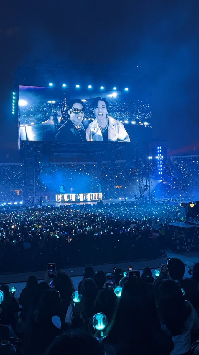 jungkovtae's tweet photo. THIS PIC 😭 https://t.co/F88uiYcXmC