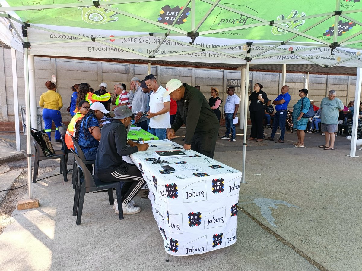 CleanerJoburg's tweet photo. Jozi! Today we are at it again. Bin Distribution Campaign at Roodepoort Depot - residents applied prior to today's distribution #RefNum #AccDeets #CopyID #OldorBrokenBin #LetsGo #ReduceReuseRecycle @CityofJoburgZA @JackSekwaila @DadaMorero 🚛🧹♻️ https://t.co/K0o99hdAe6