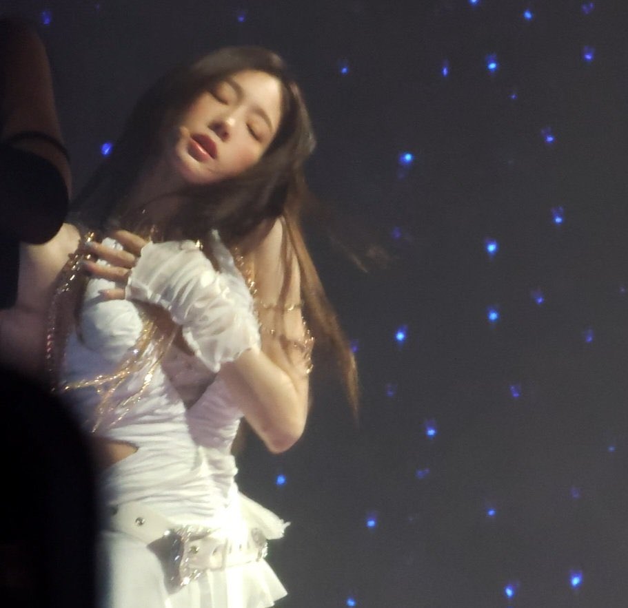taengloversclub's tweet photo. I can hear the siren https://t.co/xgqJe5T8Rd