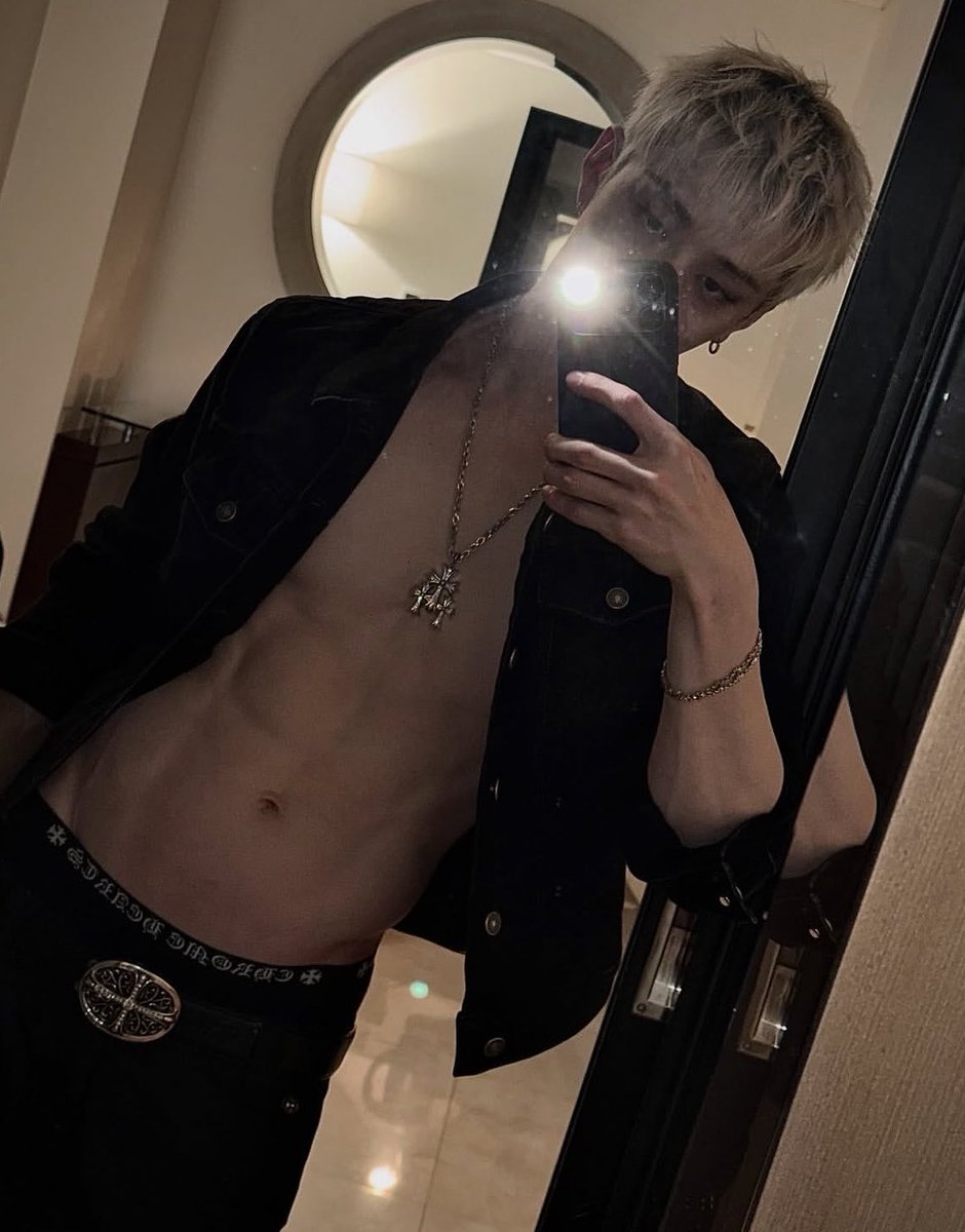 backsdoors's tweet photo. the range of chan’s instagram account.. i am a fan and i am being serviced in every way possible https://t.co/1GSyd8PAky