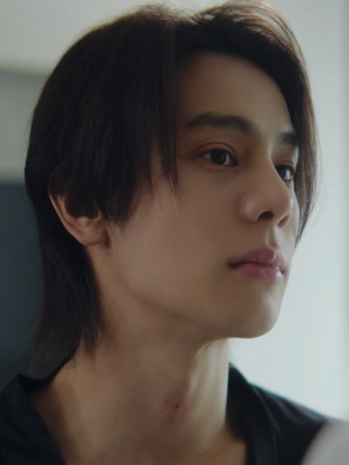 arlom_'s tweet photo. รอยม๋าแทะ                                                 รอยแมวข่วน 😭 https://t.co/YsEbdUrRNE
