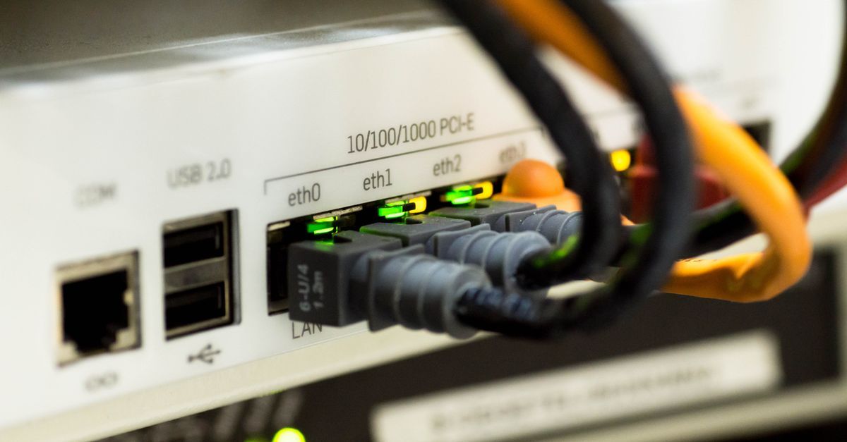 sheikhsaad_net's tweet photo. Edge gateway won’t decrypt traffic that arrives via Cloudflare. That’s a clean boundary, but it shifts visibility to the origin and the path. How would you govern at the edge without decrypting? #Privacy #EdgeSecurity https://t.co/GNH38DRPAQ