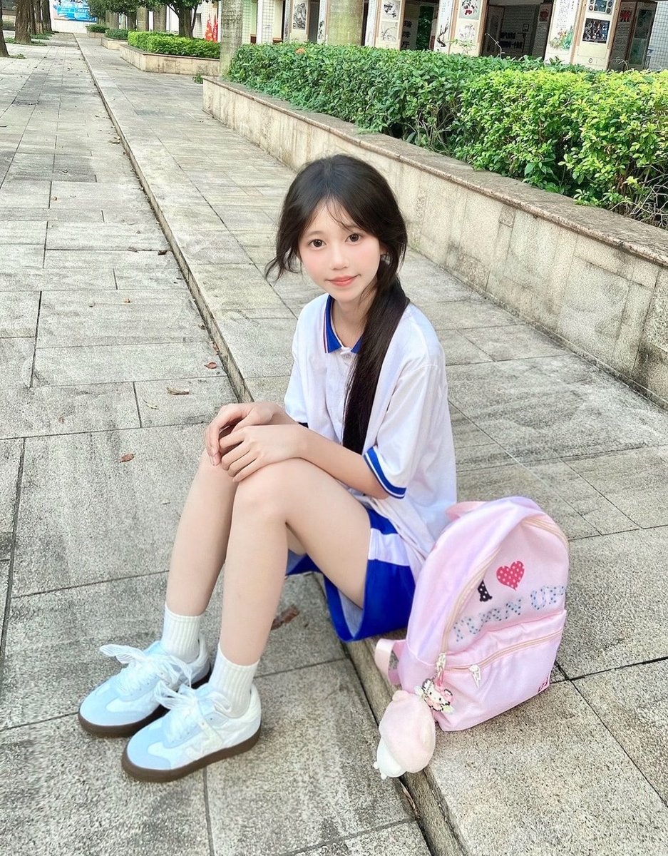 sh06061's tweet photo. 嗷～继续发福啦！！！

初二学生！！！ 班花小币币真粉

谁要锐评的来了嗷！看完别打✈️哟哈哈🥰 https://t.co/O1vxGLm8mL