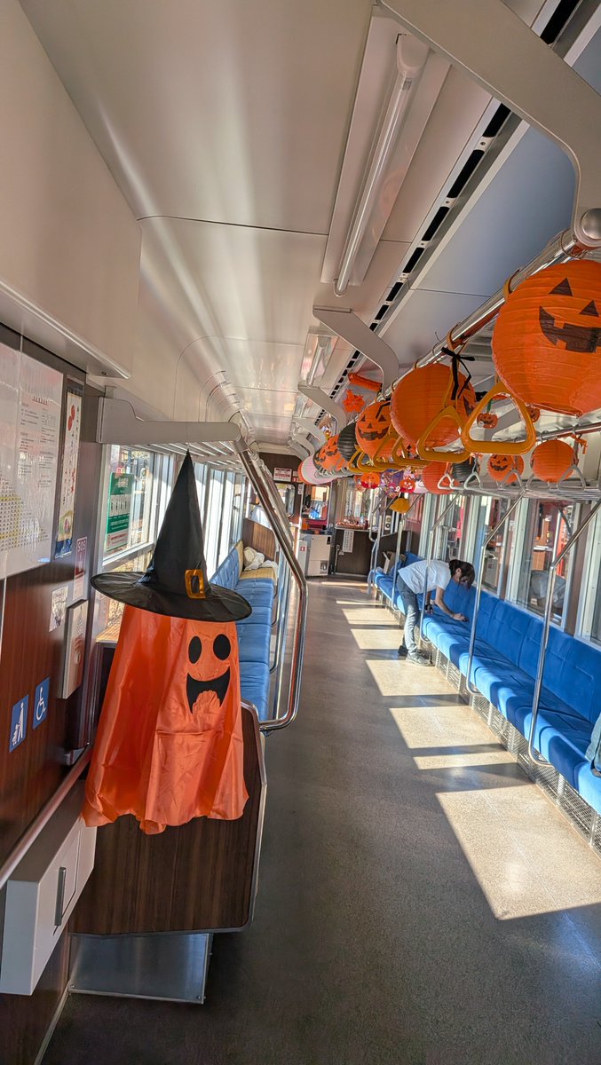 NAGARA_RAILWAY's tweet photo. 10月15日（夕方から）からパーシモン美濃里号ハロウィンVersionで11月中旬まで運行予定です！ https://t.co/IaY7alvrfv