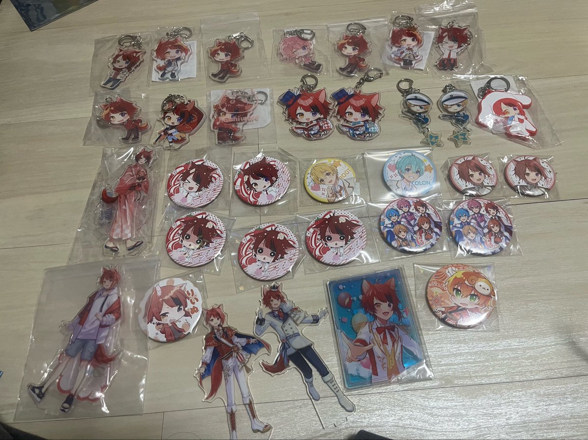 rintan_nyan24's tweet photo. @ls1es4 初めまして、検索より失礼致します。ニューイヤーアクスタ、2021アクキー、すと7缶バッジ、タイムカプセル、シャッターチャンスそれぞれ各1点ずつ所持しております。全てで2000➕送料で買取していただくことは可能でしょうか？ https://t.co/R4WkpbUeZk