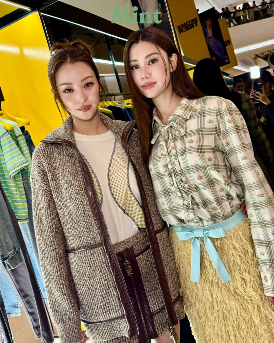 mintmag_th's tweet photo. น่ารักสดใส! #MintReports เสิร์ฟภาพ #ลีน่าหมิว ฉลอง Onitsuka Tiger เปิดตัว Yellow Concept Pop-Up Store แห่งแรกในประเทศไทย  ถ่ายทอดจิตวิญญาณของแบรนด์ผ่านพื้นที่แฟชั่นและไลฟ์ สไตล์ขนาด 150 ตารางเมตร ณ Central Embassy

LNM ONITSUKA OPENING
#LenaMiuXOnitsukaTiger
#LenaMiu #OnitsukaTiger
#MintMagTH