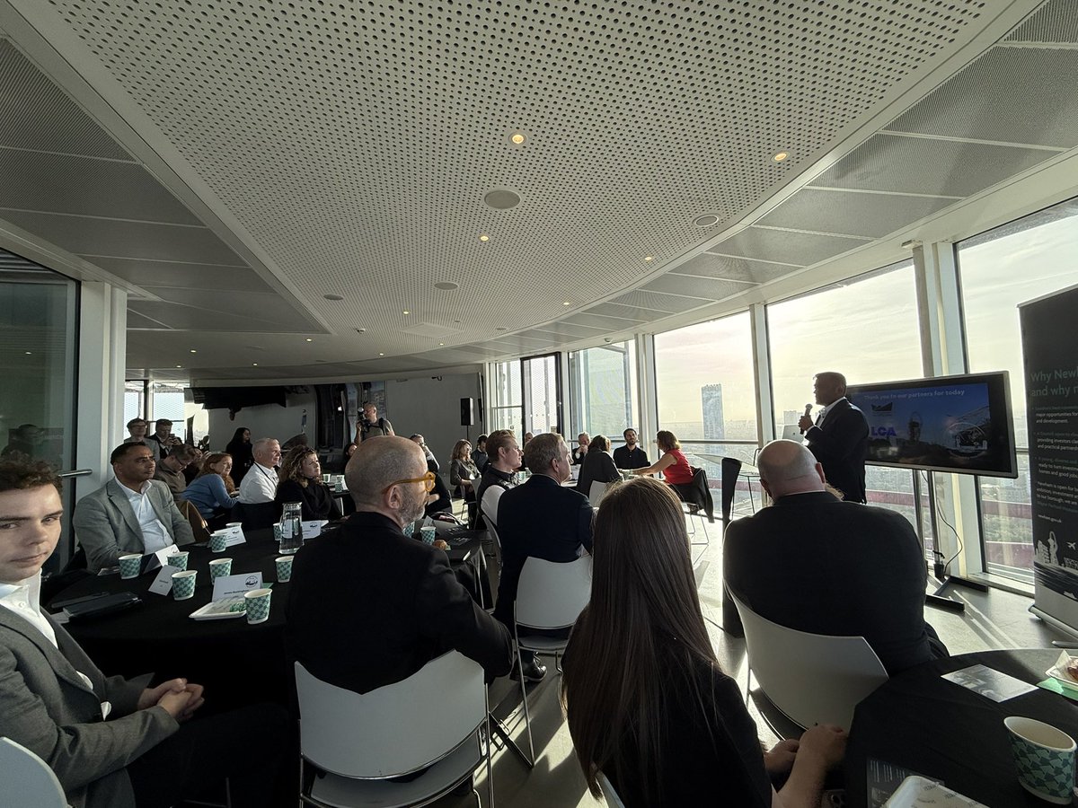 howarddawber's tweet photo. Good to join @4Hussain @Local_London1 and lots of investors for Opportunity Newham event in the Orbit, @noordinarypark. Newham has so much going on and lots of potential. @MayorofLondon @LDN_economy https://t.co/7iuPaN1YF5