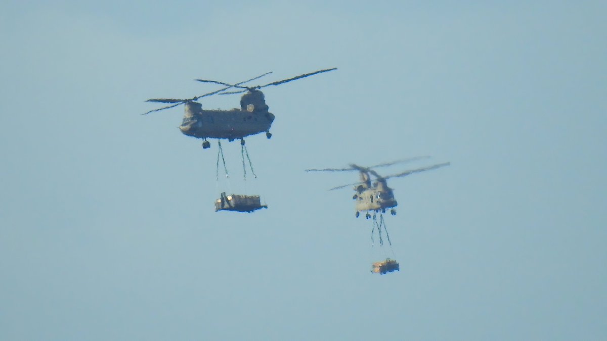 EHSBspotter's tweet photo. Royal Netherlands Air Force Chinook sling load action over central Netherlands yesterday:

I spotted a flight of three CH-47s landing with, and taking off without sling loads yesterday.

D-472 #GRZLY3 (not pictured)
D-483 #GRZLY12
D-479 #GRZLY1 

#NLspot https://t.co/EjeleQspXO