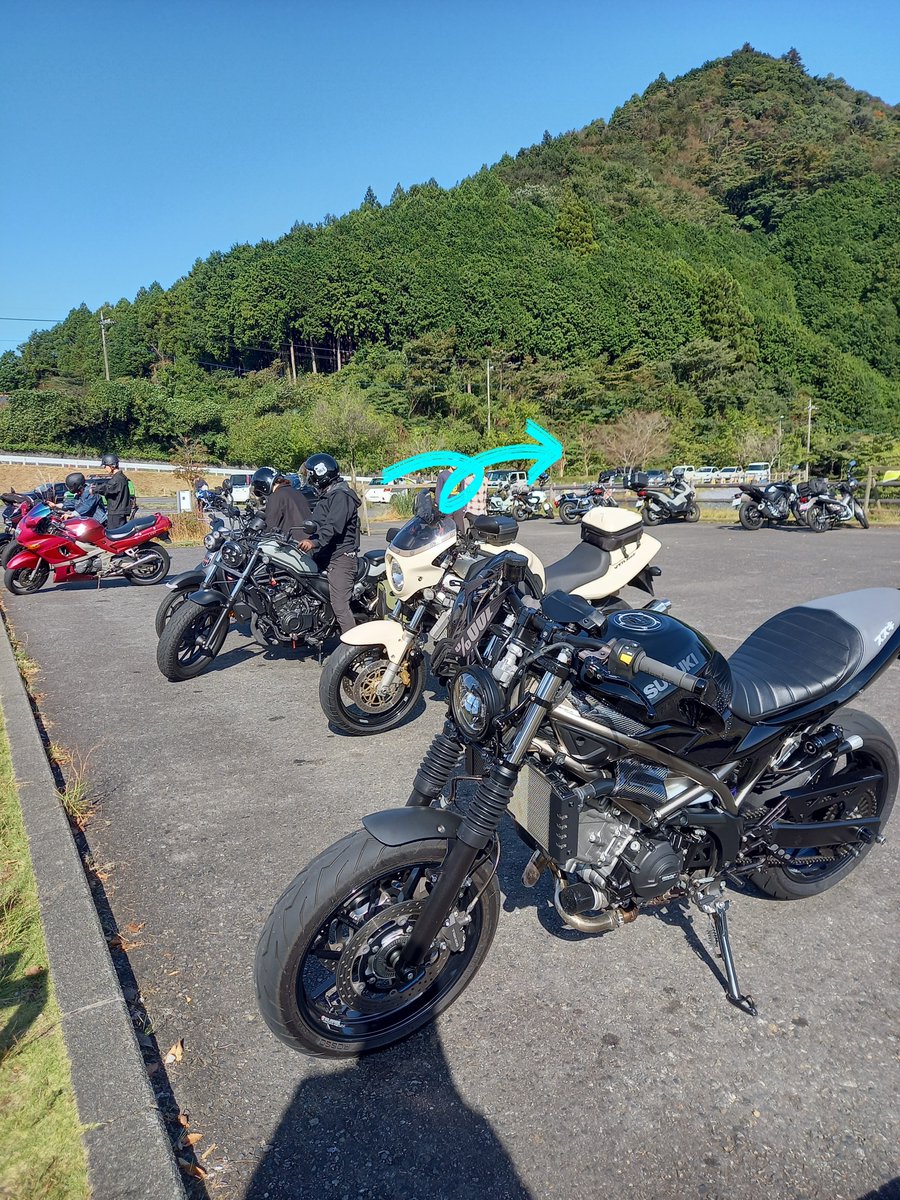 dehetti's tweet photo. レースカウルは座面の割れを見つけてしまったので一旦撤去してノーマル戻し
そのままsvでは久々に宮ケ瀬
やっぱノーマルシートだと足が窮屈だなー https://t.co/ScAZMXc405