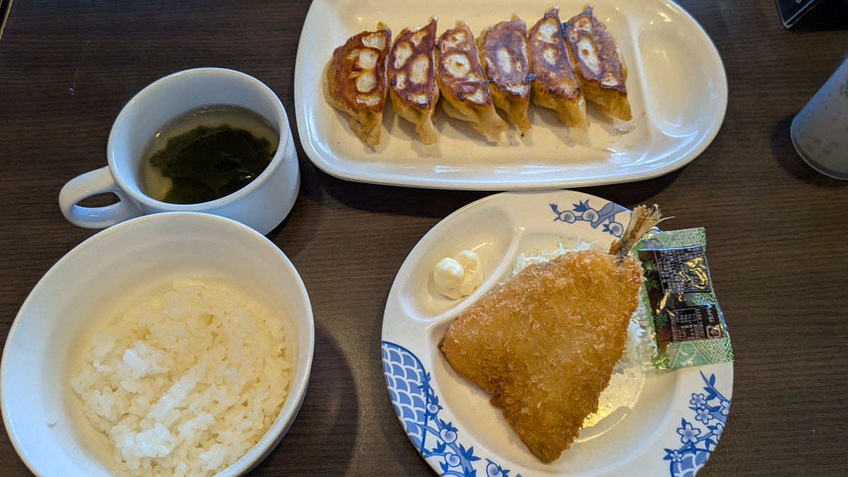 apollokosaba's tweet photo. 孤独のグルメリポート 20261015

バーミヤン でランチ
アジフライごはんセット ごはん小盛り ¥362。半額クーポン券を使って、本格焼餃子¥164 でオーダー。5%割引クーポンを使ってトータル¥499。

#孤独のグルメ
#バーミヤン
#きのう何食べた
#グルメ
#ソロメシ
#ランチ
#モーニング

7127 https://t.co/DpgpTKWHvx