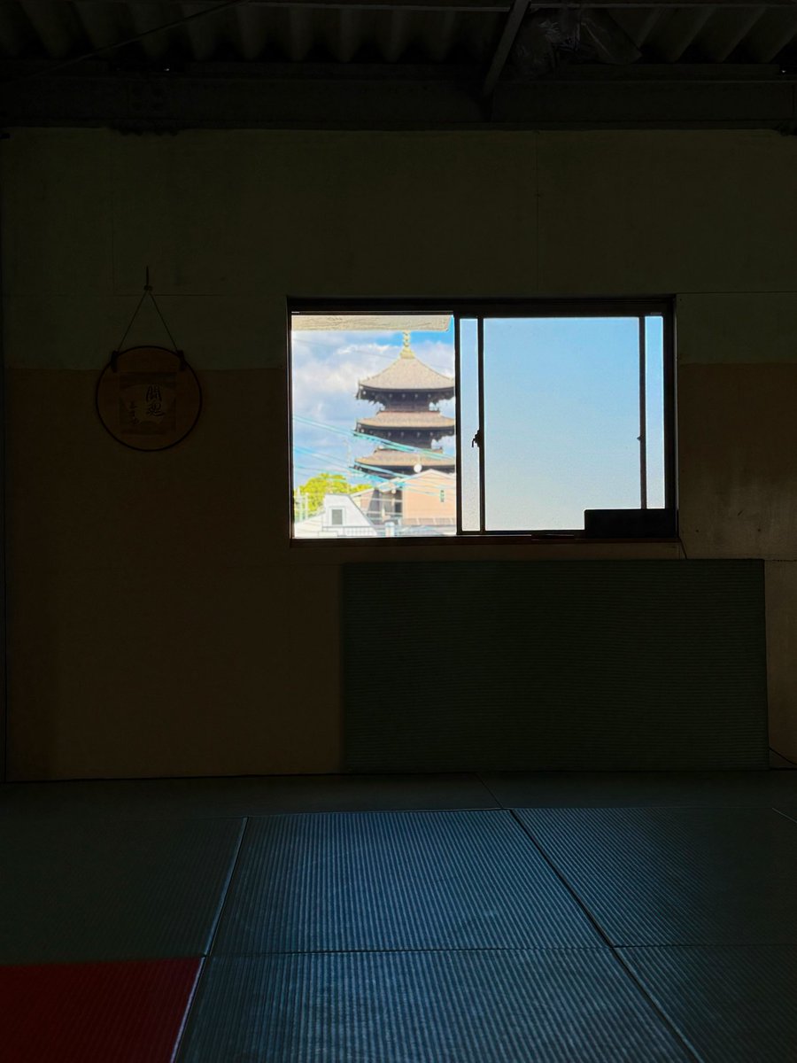 trdbjj40s's tweet photo. Morning jiu-jitsu session done☀️

Training with Masa I trust, on the mats with a view of Toji Temple in Kyoto⛩️

Just good training, good partner, and a beautiful morning.

Grateful for days like this. https://t.co/cDyE2E68QZ