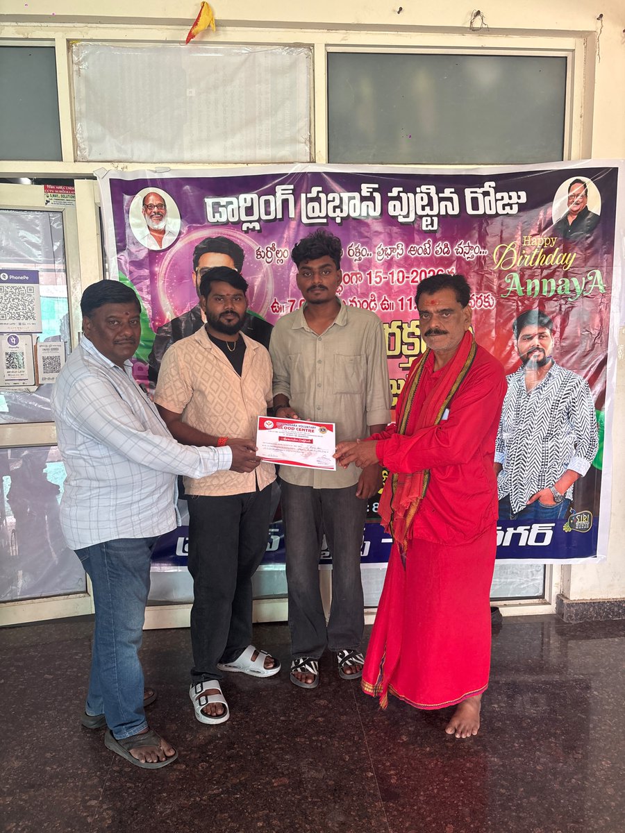 KNRPrabhasFc's tweet photo. కరీంనగర్‌లో బ్లడ్ డొనేషన్ క్యాంప్ విజయవంతంగా పూర్తయింది! 🙏

మీ అద్భుతమైన మద్దతు, పాల్గొనడం మరియు ఈ గొప్ప కార్యక్రమానికి మీరు అందించిన సహకారానికి కరీంనగర్ ప్రభాస్ ఫ్యాన్స్ అందరికీ హృదయపూర్వక ధన్యవాదాలు! ❤️

JAI REBEL STAR PRABHAS! 🔥❤️
#Prabhas https://t.co/qVt0HqNm25