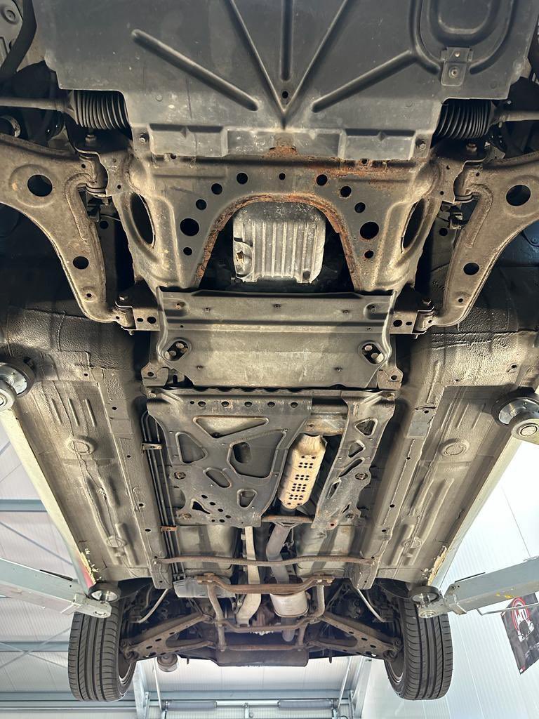 dabfordale's tweet photo. Y’all realize this is reflective of the undersides of cars in real life right? https://t.co/L4yPIenkFi