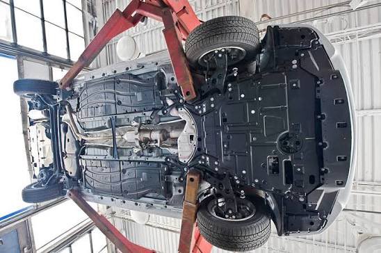 dabfordale's tweet photo. Y’all realize this is reflective of the undersides of cars in real life right? https://t.co/L4yPIenkFi
