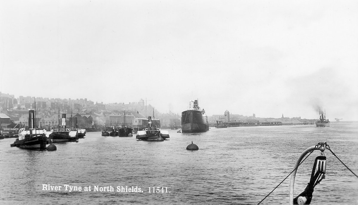 Summerhillbooks's tweet photo. A postcard of the River Tyne at North Shields from the 1930s. https://t.co/YByOFwtOni