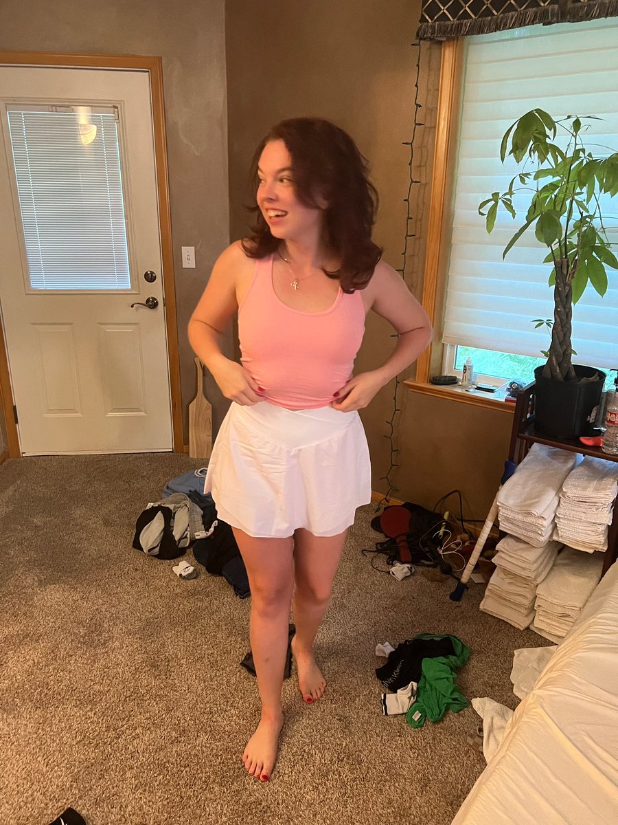 whttoes's tweet photo. This little slut is Aurora Townsend, hope y’all share this nice bitch. https://t.co/jkQvPycV4j