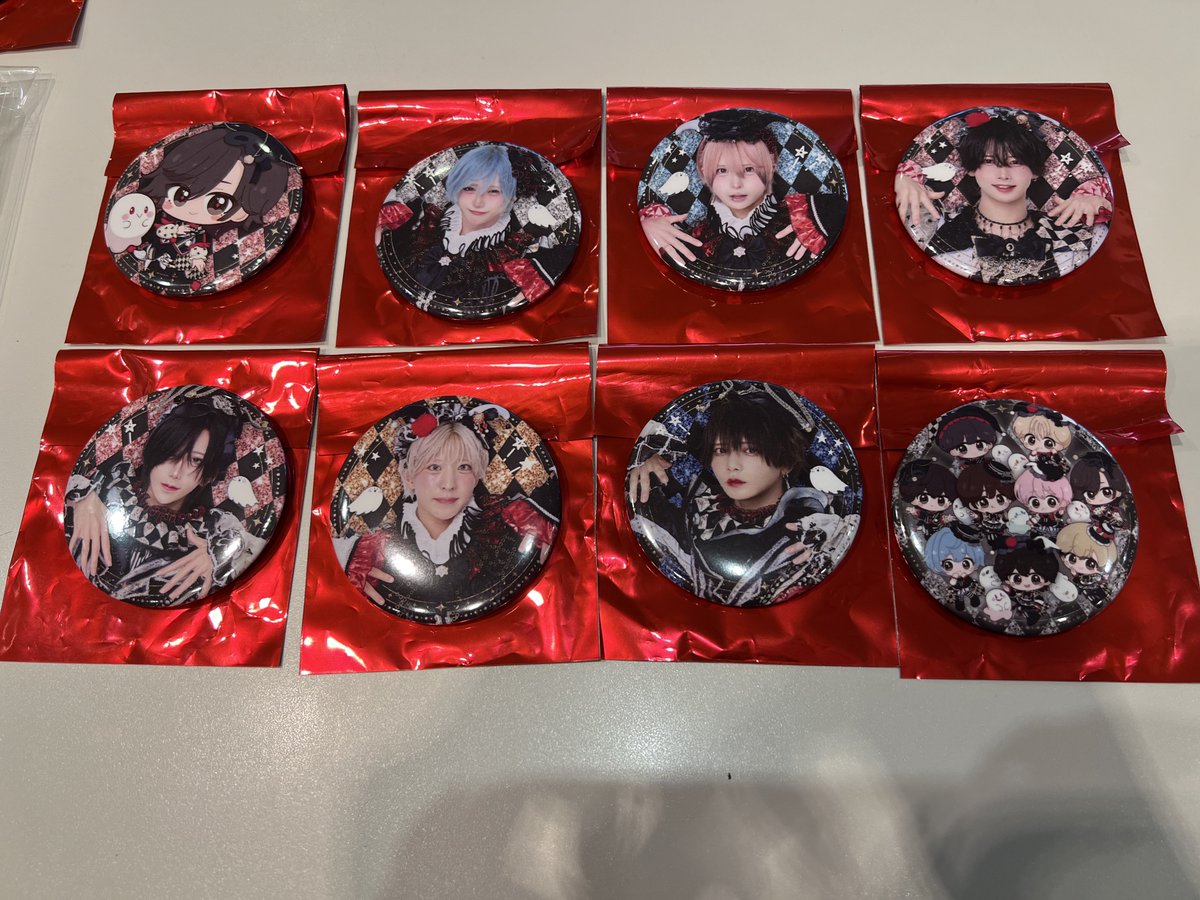 akane_blue0718's tweet photo. ホローホログラム ホロホロ ハロウィン グッズ 交換 買取

譲☞缶バッジ❤️🤍🩷🧡🩵💙集合(画像参照)
キーホルダー❤️💛🩵🩷(※💛ロゴ無し)
ステッカー🤍💛🩷
めじるしチャーム(画像参照)
笑顔🤍💛💙🧡
寄り目💛🩷
イラスト🤍🧡🩵

リプに続きますので確認お願いします🙇‍♀️⬇️ https://t.co/WbDDfE8ieb