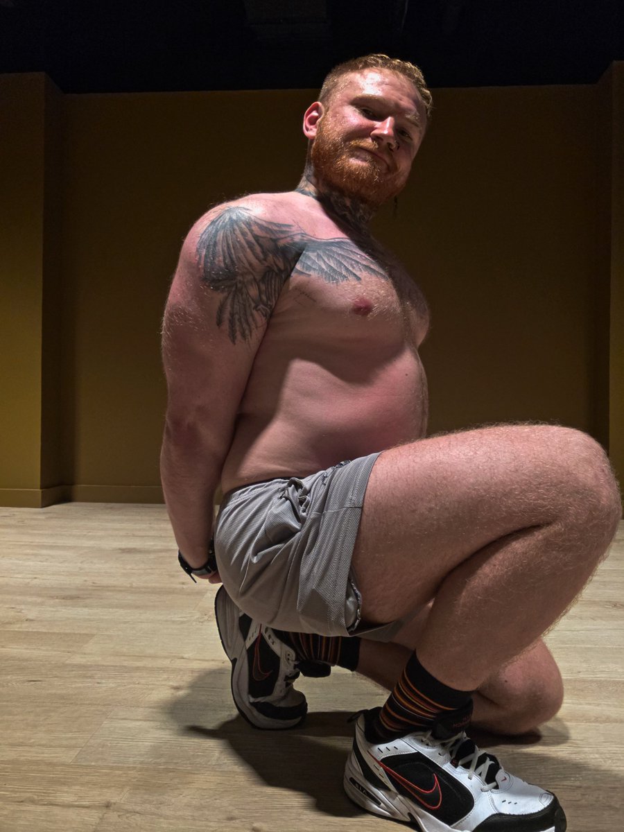 subbcub's tweet photo. Too lazy to stand up and pose 😜 https://t.co/GaB7plNe6v
