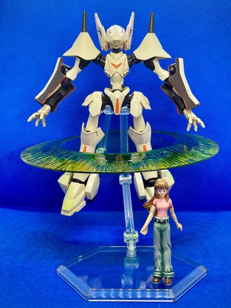 mskasuga's tweet photo. #ブレンパワード は前作『機動戦士Vガンダム』で重度の鬱病に見舞われた富野監督が、病から回復する過程のなかで、魂の渇きを癒すようにゴクゴク吸収したオーガニックやらスピリチュアルやら東洋医学（ノヴィス・ノアの艦長は鍼灸師！）やらの要素が全開で、一見すると https://t.co/LyLwD5tsHf