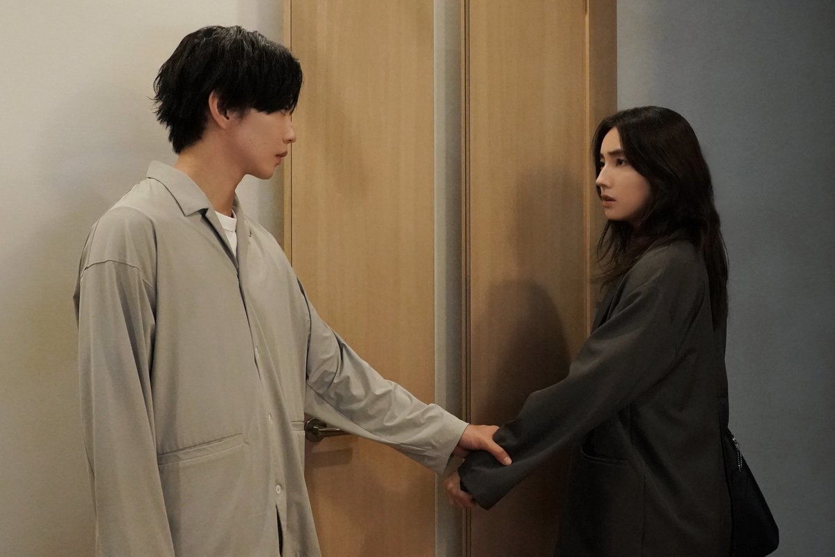 ytvdrama's tweet photo. 木曜ドラマ
『ダウト -15年目の復讐-』

◥◣第𝟑話 今夜𝟏𝟏:𝟓𝟗◢◤

殺人事件が頻発する団地🔥
相容れない姉弟の関係に変化が？
今夜、“コウモリ”の正体に迫る💥

TVerお気に入り登録45万人突破🦇
🔗https://t.co/pWQZiUatXi

#仁村紗和 #佐藤大樹
#木ドラダウト
@doubt_ytv https://t.co/SgT1dVA0nd