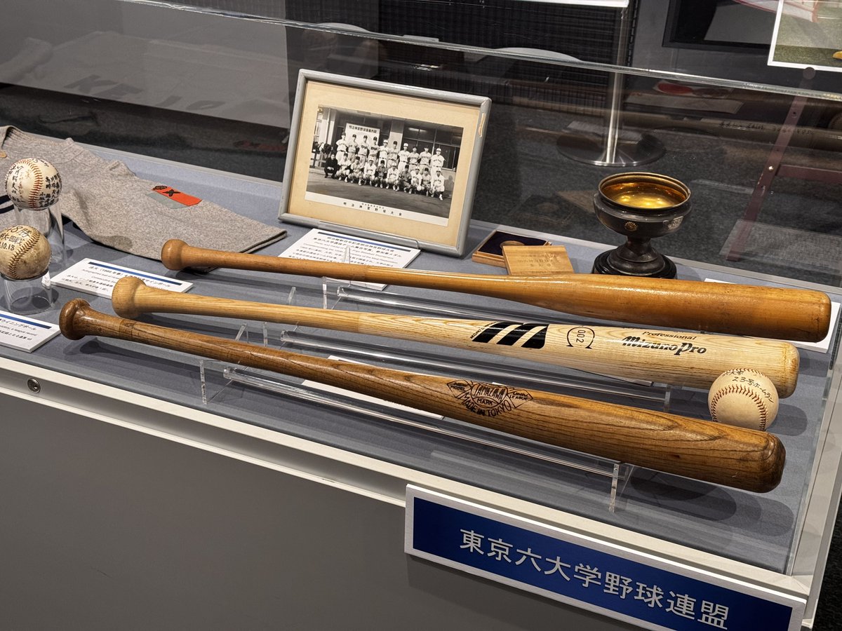 BaseballHOF1959's tweet photo. やっほ～！キュートだよ⚾

企画展「明治神宮野球場100年」の展示資料に、

「長嶋茂雄（立大）8号本塁打 新記録達成バット」を追加したよ✨

1957年に、長嶋茂雄さんが立教大学4年の秋のシーズンに東京六大学新記録となる通算8本塁打を達成した時のバットだよ⚾

ぜひ見に来てね⚾

#明治神宮野球場
#長嶋茂雄
#東京六大学野球
#立教大学
#野球殿堂博物館