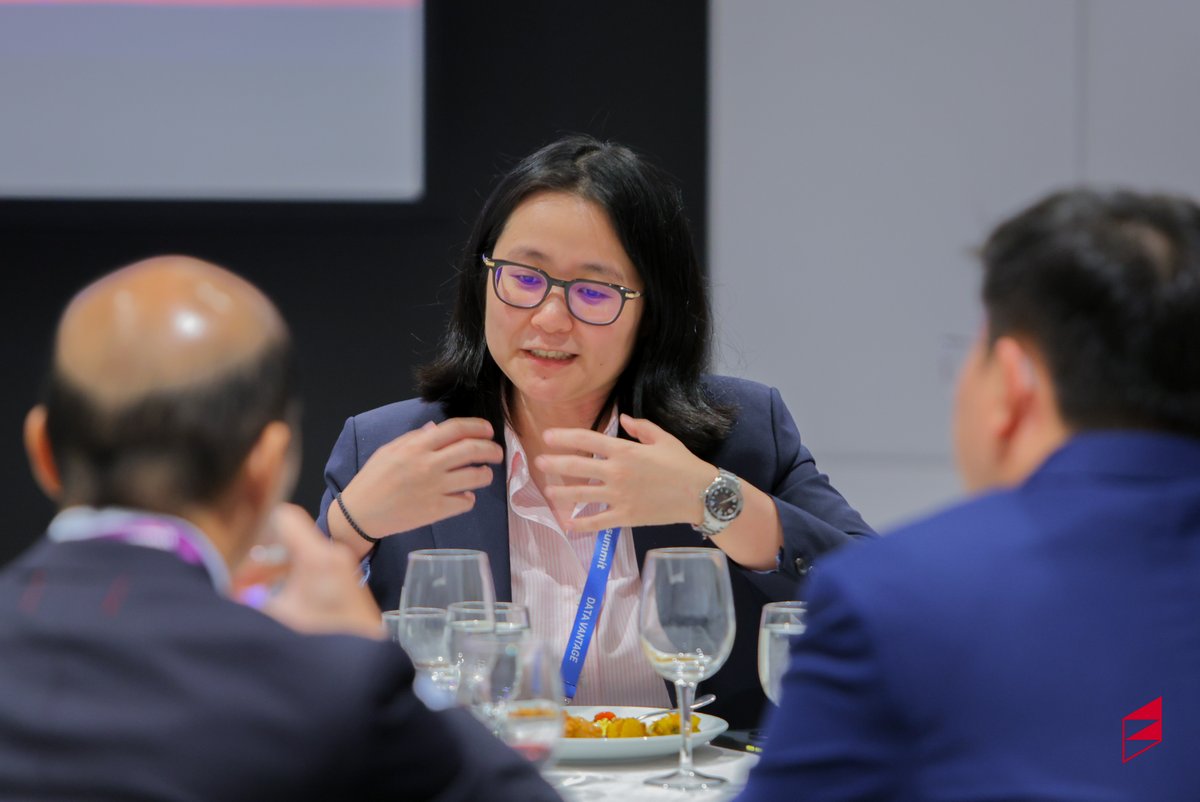 Kickstartph's tweet photo. Some conversations are better when everyone has a seat at the table.

Explore the data behind the discussion. Read the full SEA Startup Funding Report: https://t.co/wFbg0nRmHu

#KickstartVentures #BreakingBarriers #BuildingBridges https://t.co/dp9pSSGYII