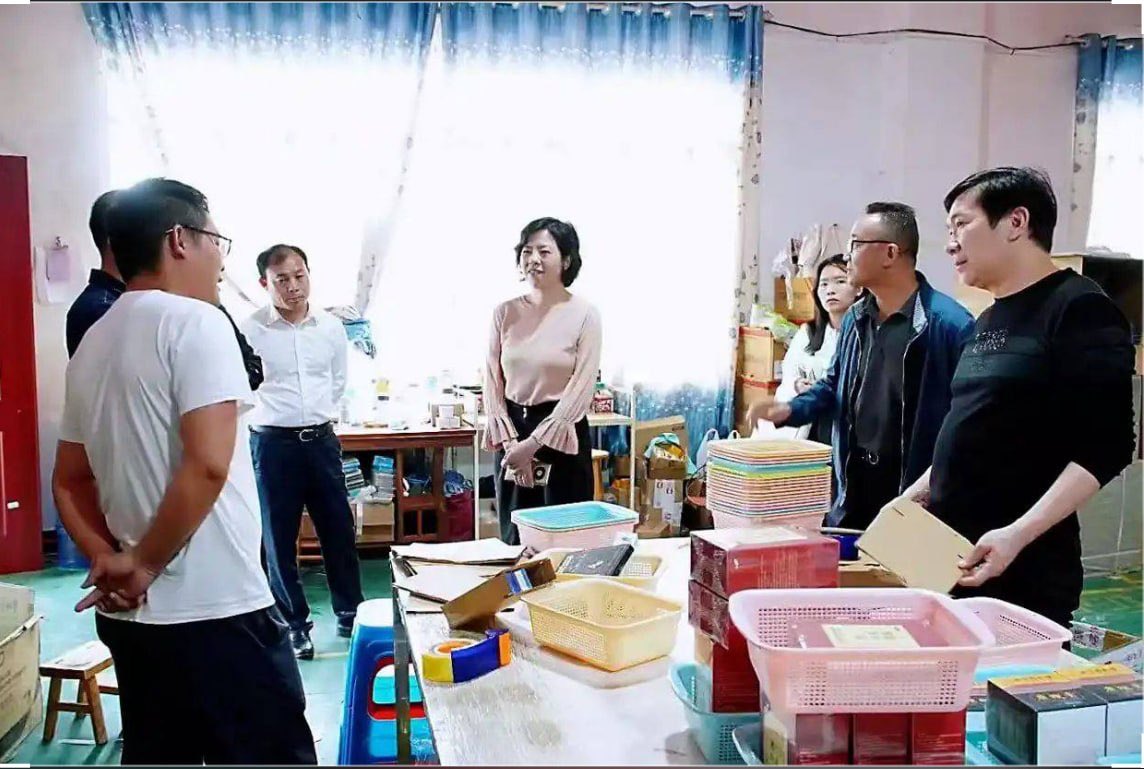 pkdige's tweet photo. 插播一条国内大瓜

女局长聊天记录曝光，比我这个黄局还黄，真的很会挑逗人 https://t.co/cmcLAcsB7i
