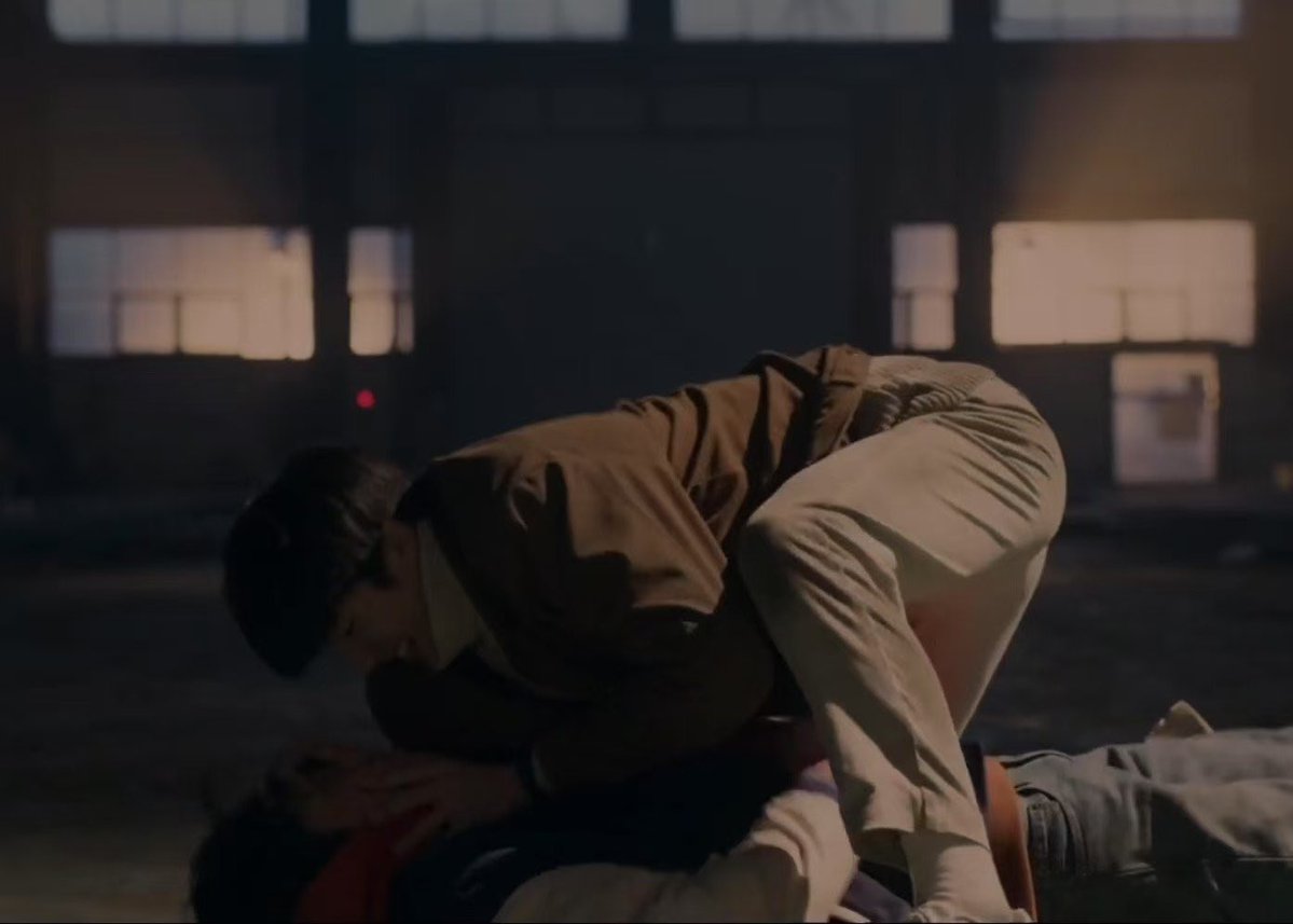 ksmerush's tweet photo. touch my body put me on the floor https://t.co/jbjyTIitZN