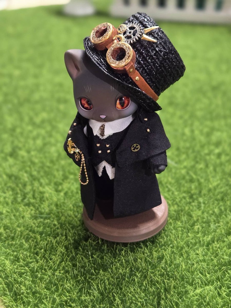 CPiyakamon's tweet photo. Never thought Mocka could pull off such a cool look ‘till I swapped his eyes and outfit!
He’s actually based on my OC, Caché—the quiet, smart boy. His official eyes are still in the works,these are temporary,
but..he ended up looking unexpectedly mature and handsome!🦇
#cocoriang https://t.co/YPxaaQcVpN