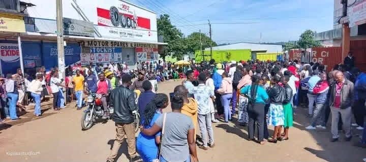 44_jQs's tweet photo. The New Kwa wajosee Branch Kericho.

Hundreds of job seekers turned up for the interview at kericho town kwa wajosee shopping mall,lakini Kenya unaweza soma Hadi umalize masters na Bado uteseke tu https://t.co/fbicz6fe33