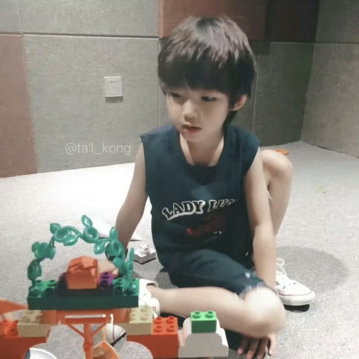 ta1_kong's tweet photo. 타이 새로운 애기때 사진🩶
제보 감사합니다☺️

#A2OSOUL #에이투오소울 #TAI #타이 https://t.co/Qn7cBadByR