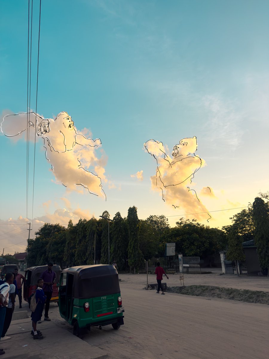 poldrawingz's tweet photo. The sky had beef this morning and nobody on the street noticed 🦍☁️🦍
#poldrawingz #cloudart #DarEsSalaam https://t.co/cTarQIqP3Z