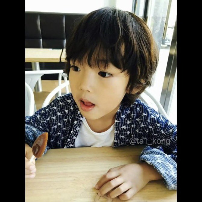 ta1_kong's tweet photo. 애기때부터 이목구비 진짜 진했네

#A2OSOUL #에이투오소울 #TAI #타이 https://t.co/KmvzRnSvpU