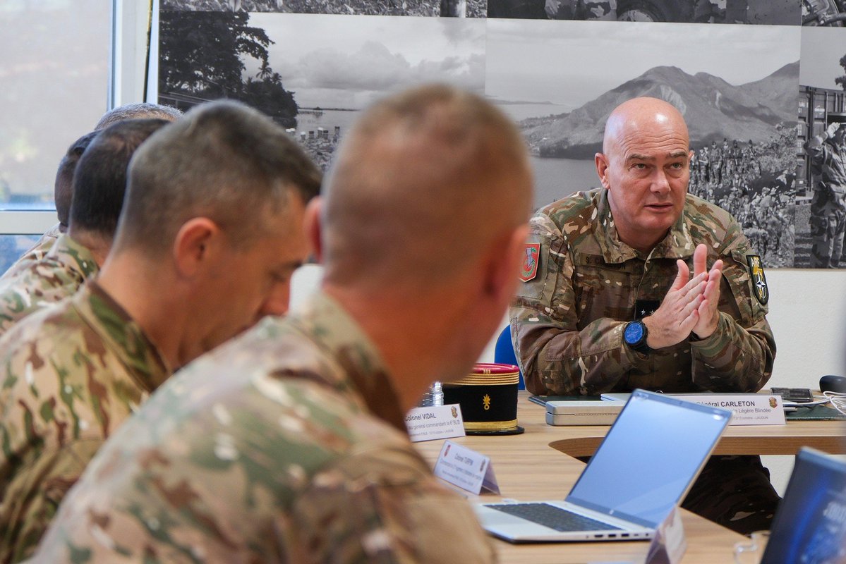 COM6BLB's tweet photo. Les 12 et 13/10, j’ai réuni, en séminaire de commandement, les chefs de corps de la #6BLB ainsi que le chef du 4e groupement d'instruction des Troupes de marine et les chefs de bureau de l’état-major afin d'échanger sur les enjeux et les rdv majeurs à venir de la brigade. https://t.co/JdNJVNsniB