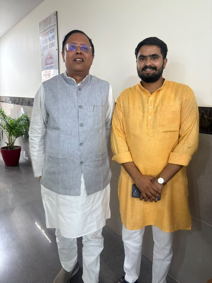 Shobhit__7047's tweet photo. भारतीय जनता पार्टी, उत्तर प्रदेश के प्रदेश महामंत्री एवं पश्चिम उत्तर प्रदेश के प्रभारी, माननीय राज्यसभा सांसद श्री राम प्रताप चौहान जी से शिष्टाचार भेंट कर मार्गदर्शन प्राप्त करने का सौभाग्य मिला। 🙏🏻💐
#BJP #BJPUP #उत्तरप्रदेश #रामप्रतापचौहान #शिष्टाचारभेंट @RamPratapBJP https://t.co/J0cKEHDIYB
