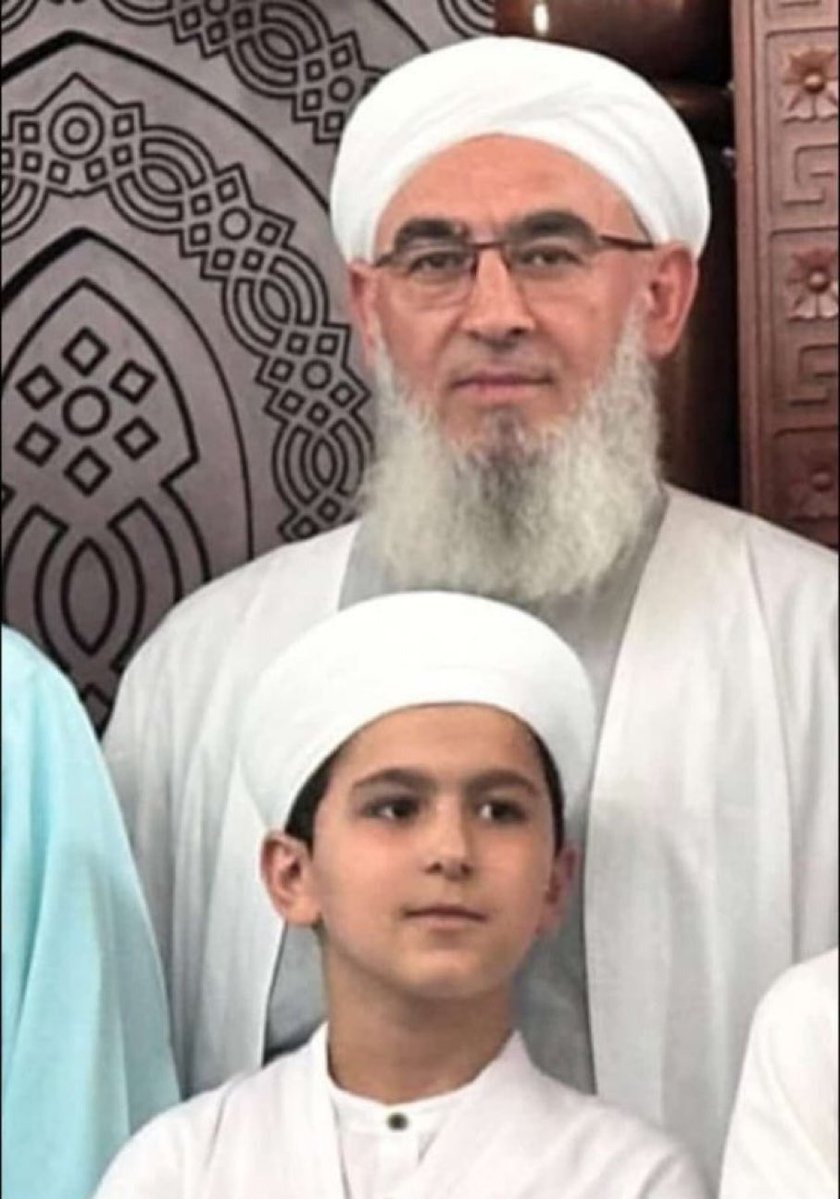 elonue's tweet photo. Balat’ta elektrik akımına kapılarak vefat eden hafızlık talebesi, babasını yeni kaybetmiş bir yetim.. 
Mahzun kalbini ayetlerle teselli eden can çocuk 😔
Allah rahmet eylesin . https://t.co/OQG5n2l0uk