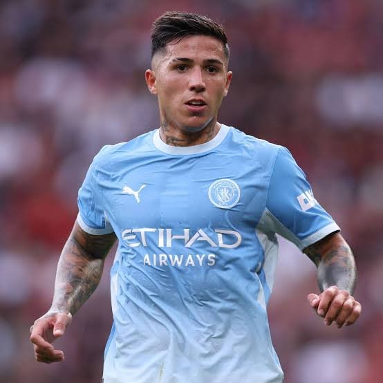 David_Ornside's tweet photo. 🚨𝗠𝗔𝗝𝗢𝗥 𝗕𝗥𝗘𝗔𝗞𝗜𝗡𝗚: UEFA have fined Manchester city player Enzo Fernandez £10,000 for internationally pushing the referee yesterday against PSG. https://t.co/RcbAsndDaC