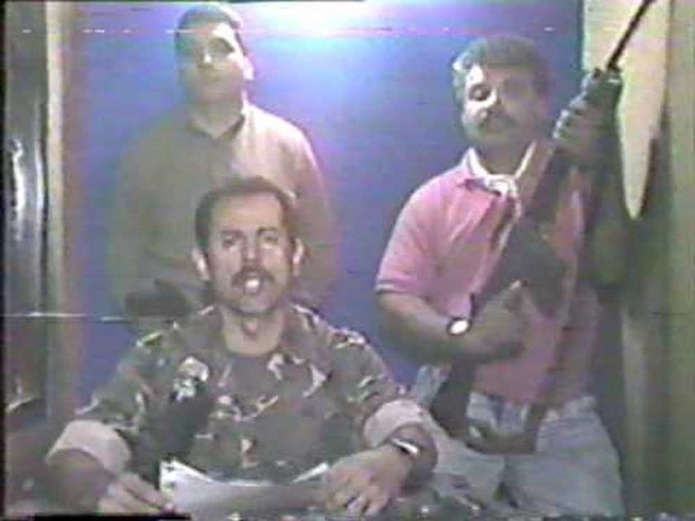 AliomarBracho's tweet photo. 27N 1992.
Golpistas de Chávez tomaron VTV. Asesinaron civiles inocentes. Jesse Chacón condenado y posteriormente indultado.
¿Quién reparó el dolor de sus familias?
6 años luego, Chávez llegó al poder.
La historia no puede glorificar a golpistas y condenar al olvido a sus víctimas https://t.co/aQbmz8ZX8M